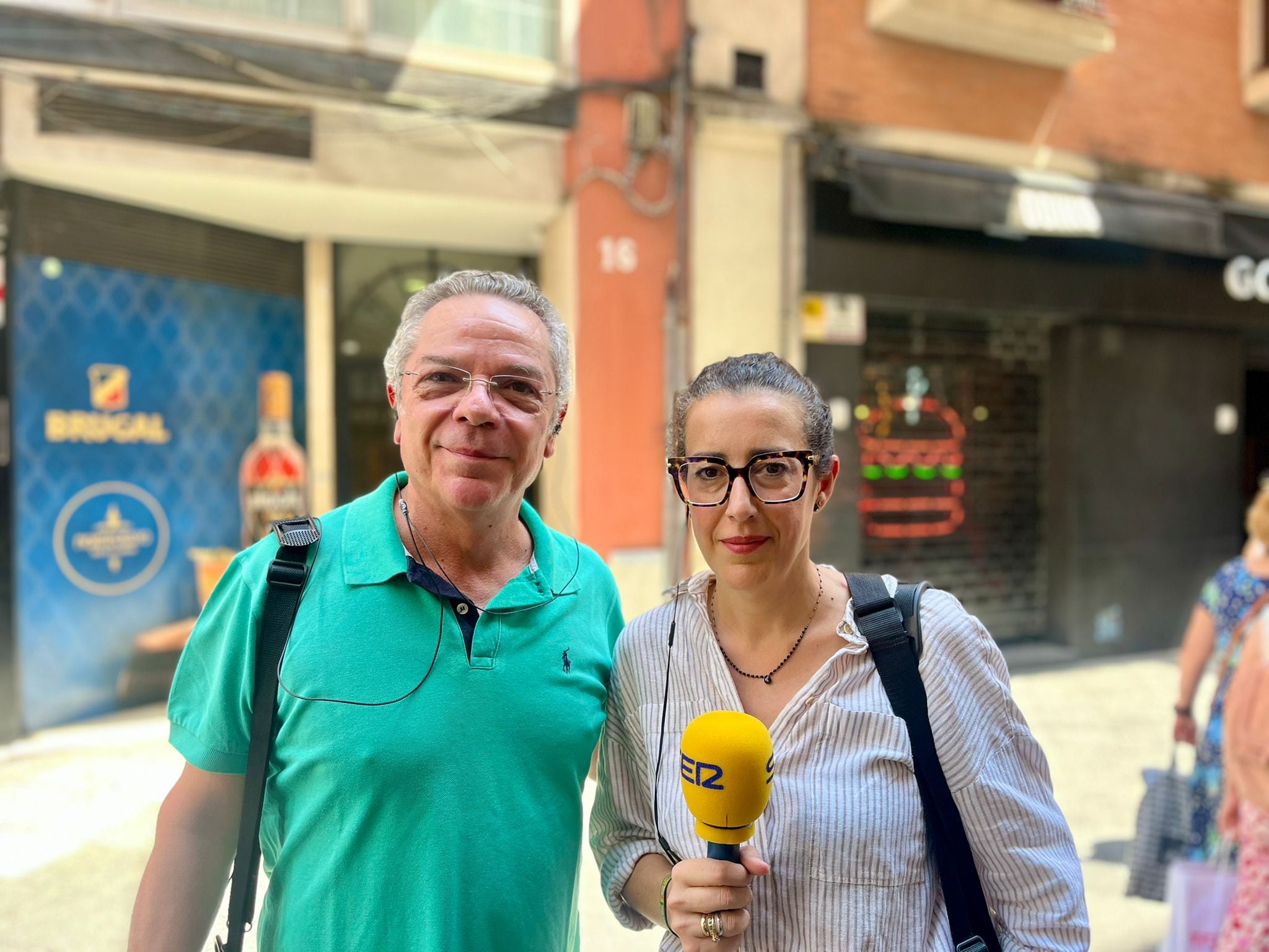 Salomón Hachuel y Elena Carazo desde la Calle Albareda 16
