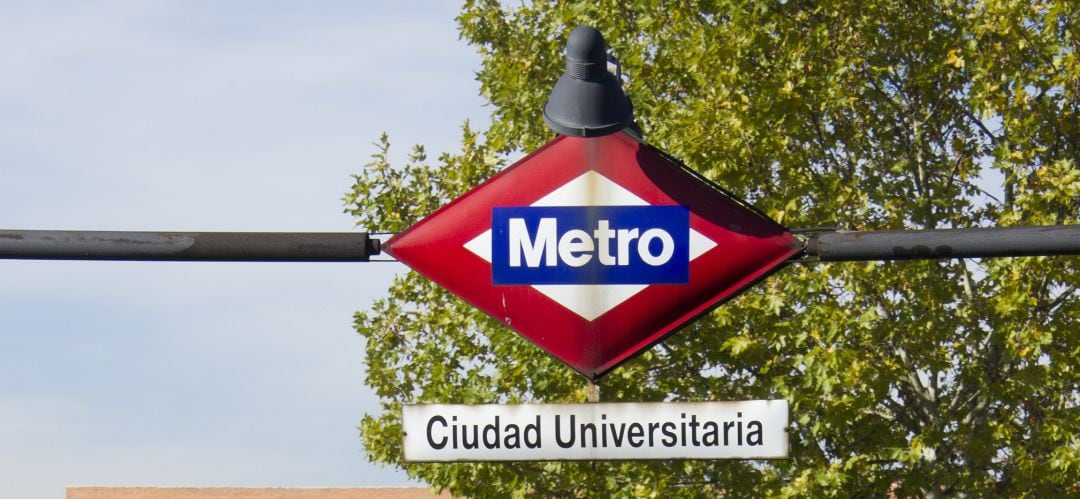 Uno de los accesos a la Universidad Complutense en la capital