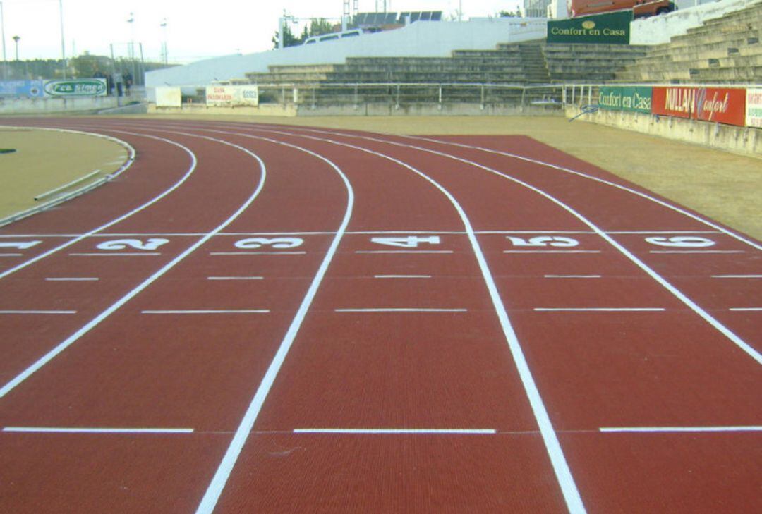 Pista de atletismo ubicada en el campo de fútbol de San Miguel