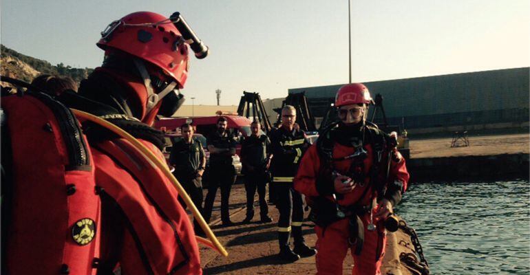 Troben un cadàver en un cotxe submergit al moll de Barcelona