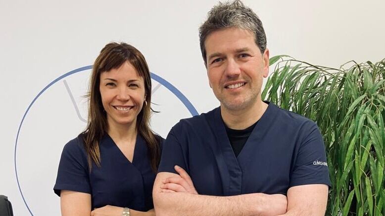 Dra. Beatriz Ayuso y el Dr. Javier Ruiz,  ofrecen servicios como la podología, los estudios biomecánicos, o la cirugía podológica.