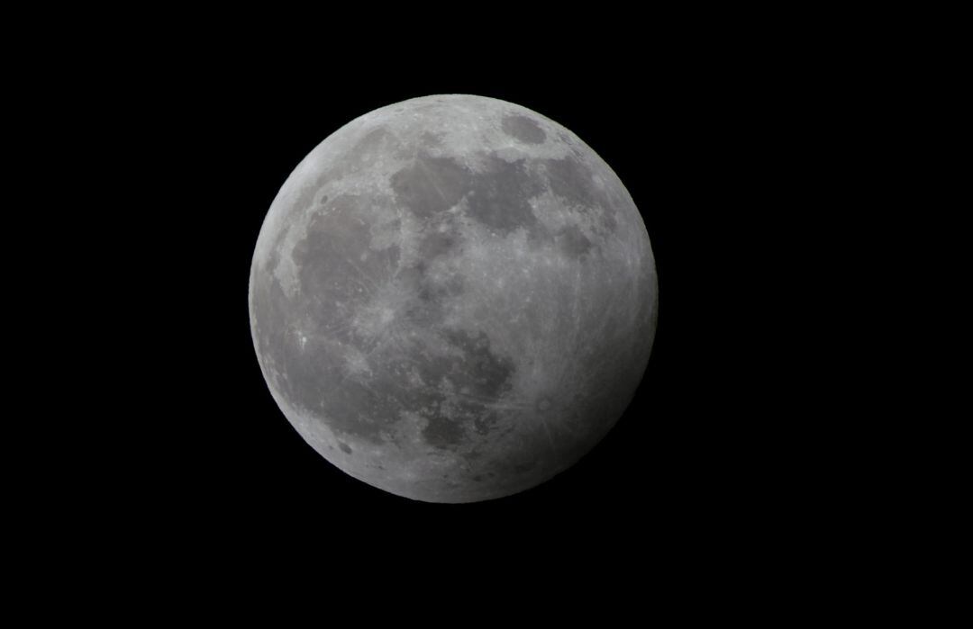 Las 8.33 horas de este domingo, el mejor momento para ver la &quot;superluna&quot;.