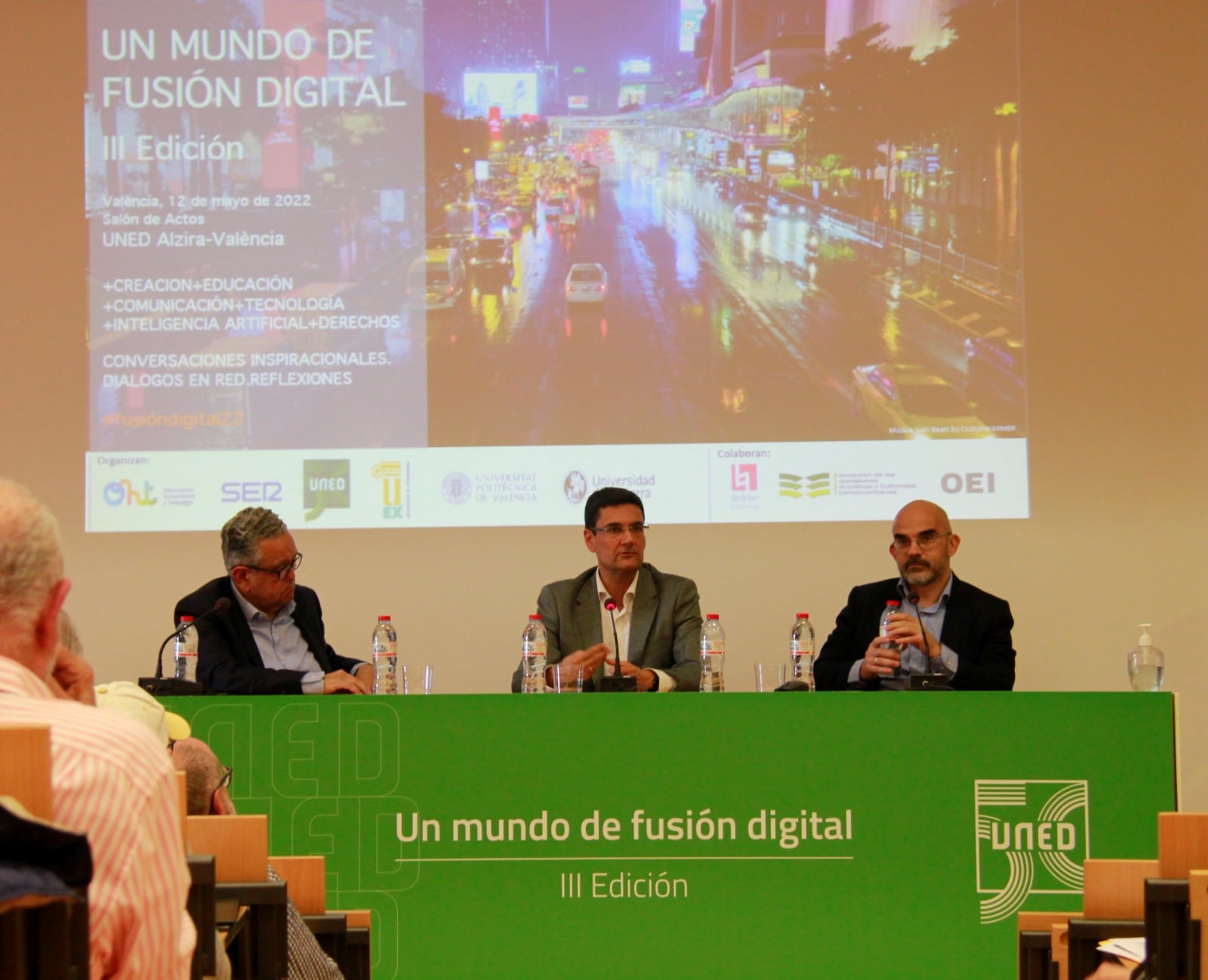 El presidente ejecutivo de Prisa Media, Carlos Núñez, junto al catedrático de Ingeniería Electrónica y exrector de la UPV, Francisco José Mora Mas, y el fundador de Torre Juana OST y exrector de la Universitat d&#039;Alacant, Andrés Pedreño.