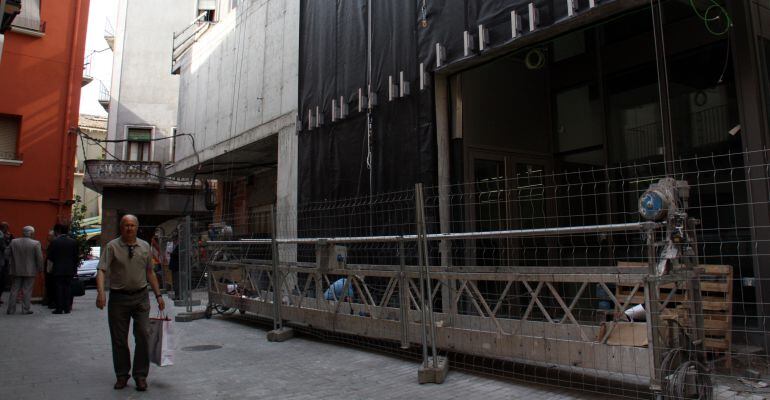 Imatge exterior en obres del nou edifici judicial de Balaguer