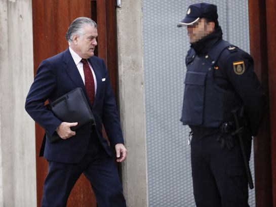 GRA033. SAN FERNANDO DE HENARES (MADRID), 28/10/2016.- El extesorero del PP Luis Bárcenas, a su llegada esta mañana a la Audiencia Nacional en San Fernado de Henares, donde comienza hoy a declarar el tercer acusado en el caso Gürtel, Álvaro Pérez Alonso, 