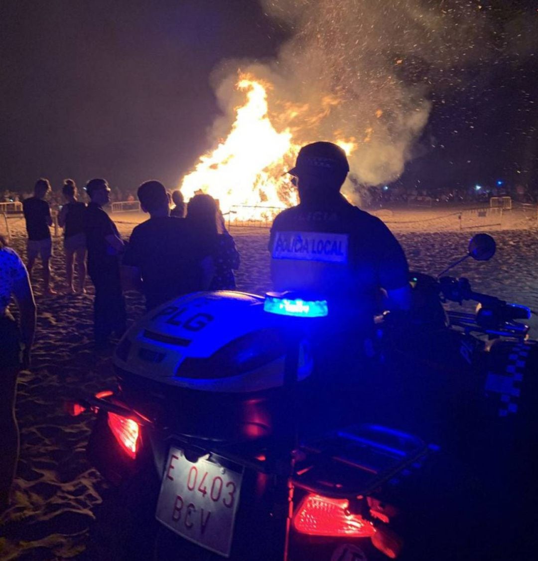 Nit de Sant Joan en la playa de Gandia en el verano de 2019 