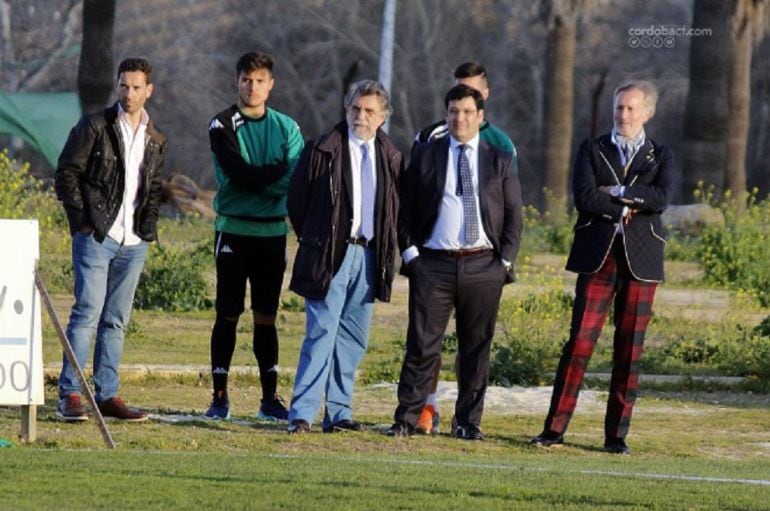 Antonio Escribano, junto al presidente Jesús León, en un entrenamiento del Córdoba