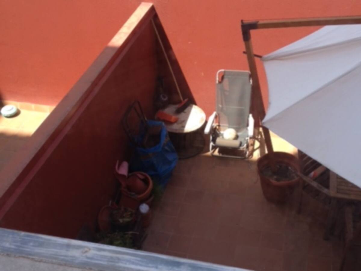 Un dona salta des d'un segon pis fugint d'uns delinqüents a Barcelona