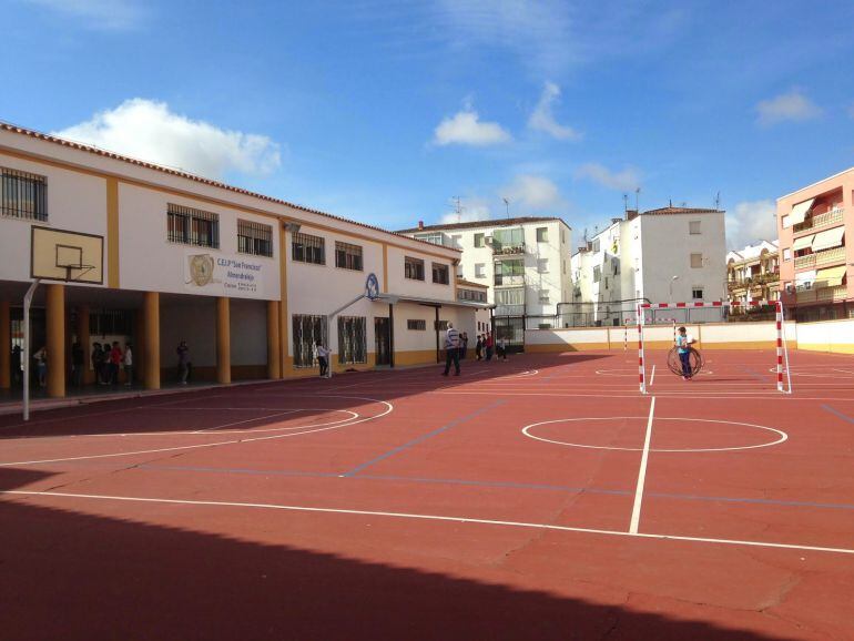 Patio del colegio San Francisco