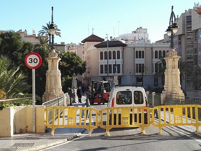 El puente de Canalejas cortado al tráfico