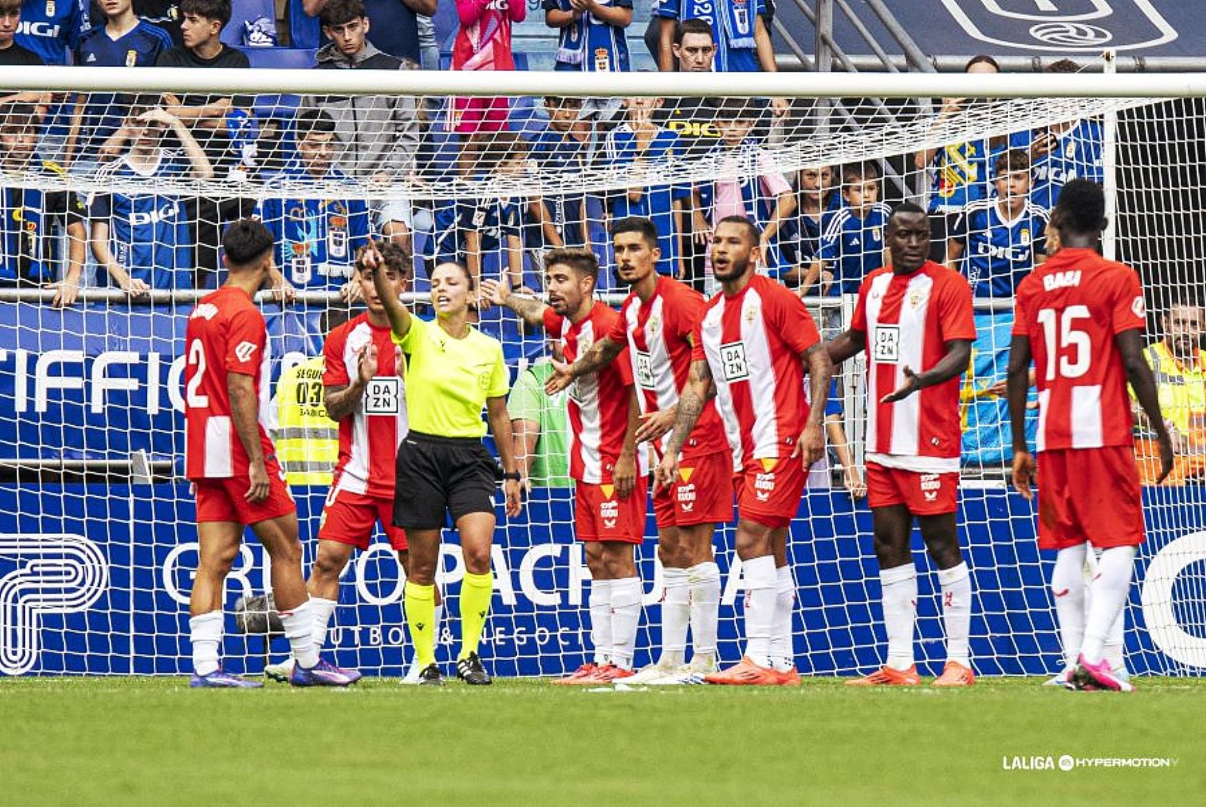 Los jugadores del Almería salieron &#039;sobrados&#039; al Nuevo Tartiere.