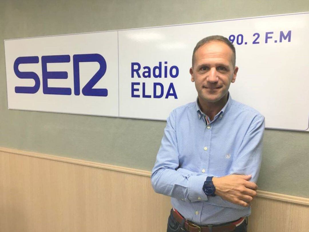 Lárazo Azorín en una visita a Radio Elda Cadena SER