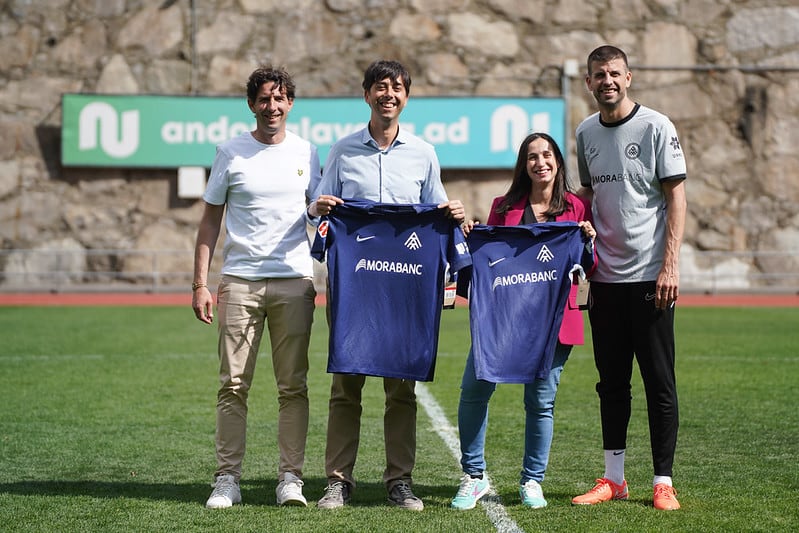 Els cònsols d'Andorra la Vella amb el màxim accionista del club, Gerard Piqué, i el director general, Jaume Nogués