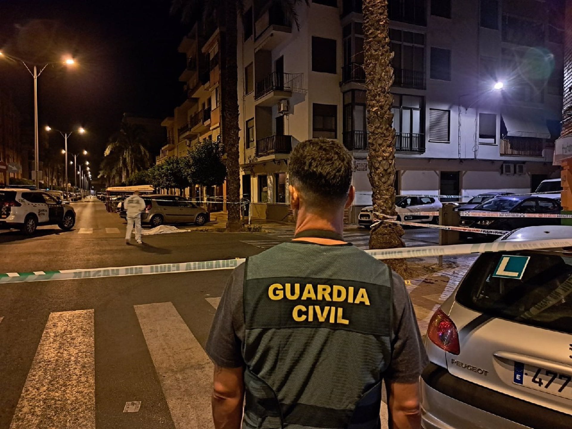 Agente de la Guardia Civil en la zona del hallazgo del cadáver