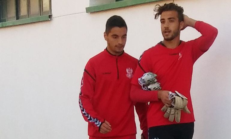 Tomás Sánchez (izquierda) junto a un compañero a la finalización de un entrenamiento