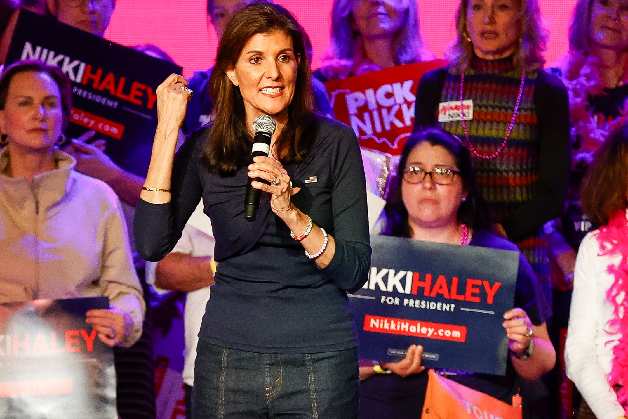 La única rival en la carrera republicana a la Casa Blanca del expresidente Donald Trump, Nikki Haley, durante un mitin en campaña