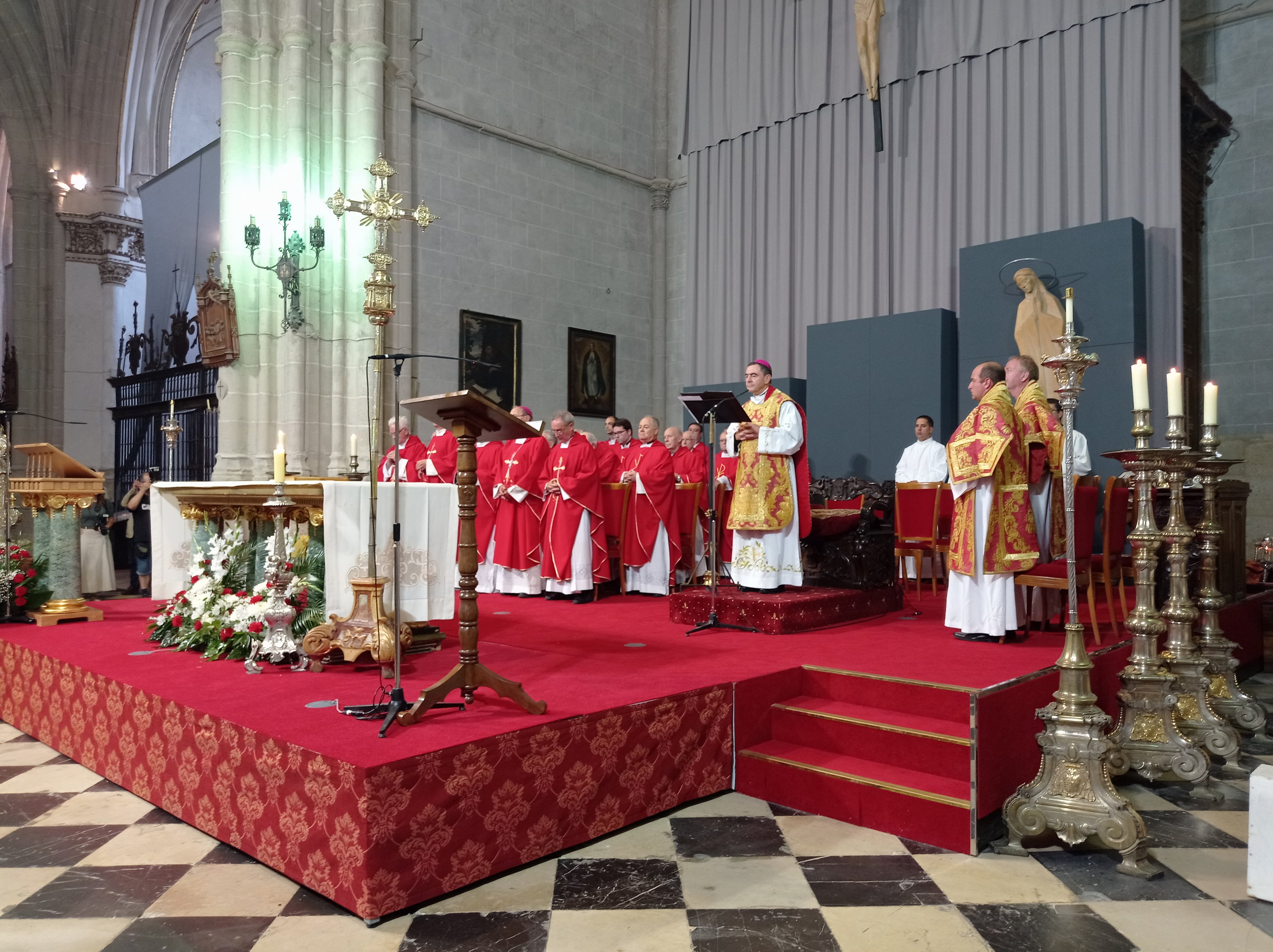 Mikel Garciandía, obispo de Palencia, oficia su primera eucarístía de San Antolín