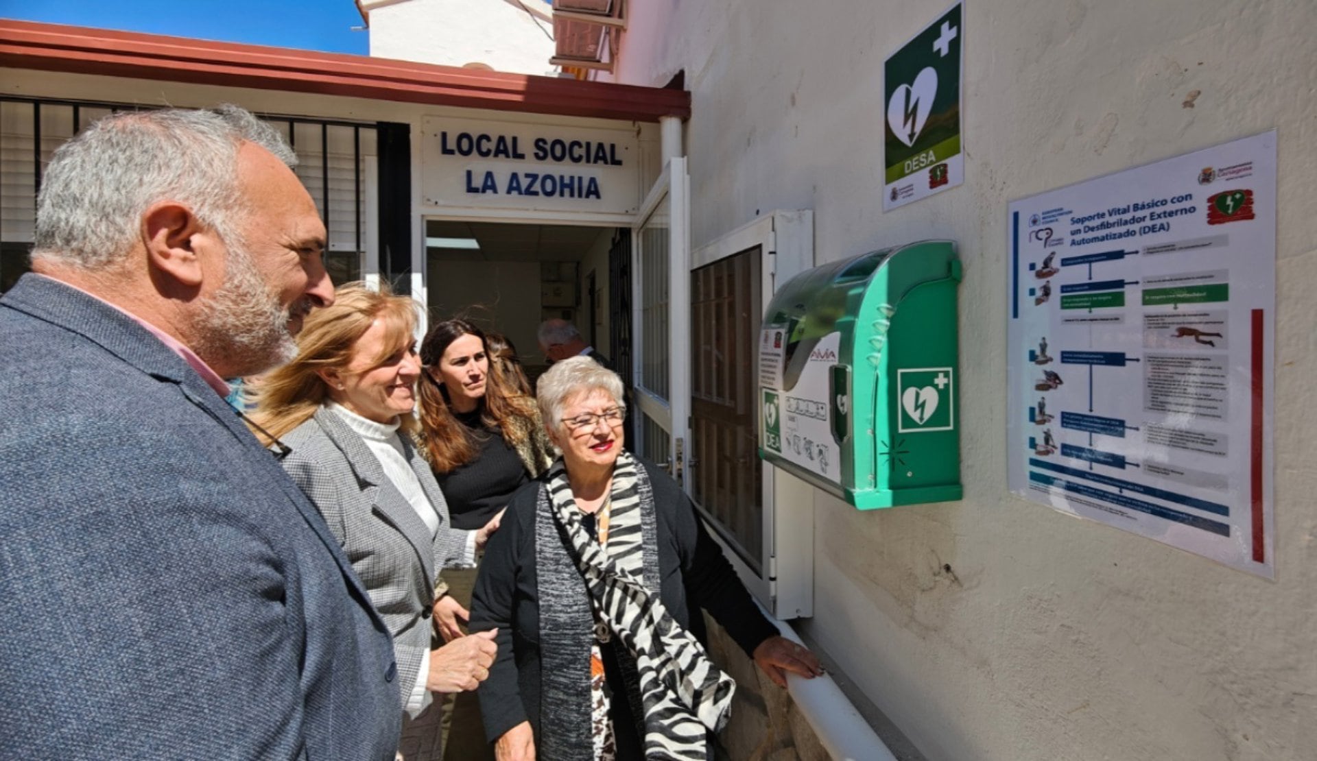 Nuevo desfibrilador en el local social de La Azohía
