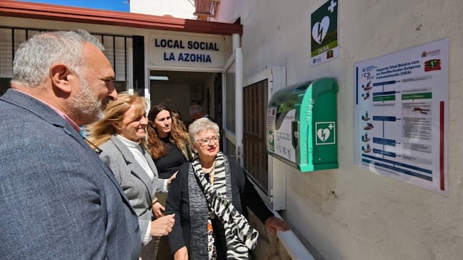 Nuevo desfibrilador en el local social de La Azohía
