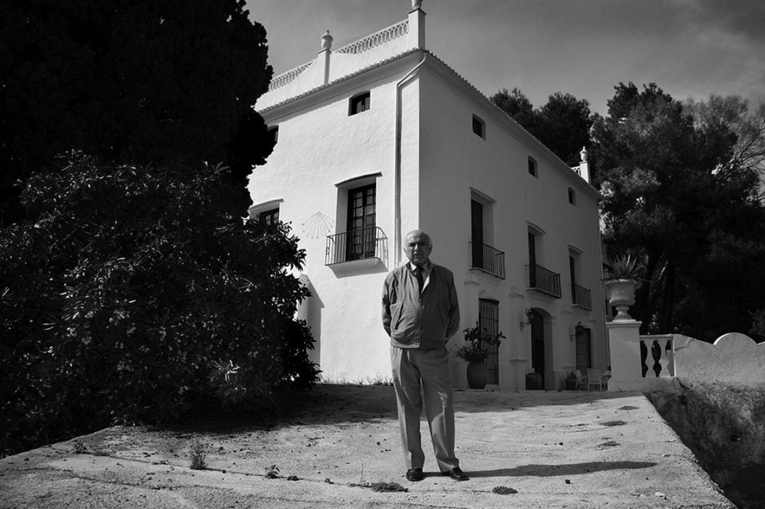 El poeta Francisco Brines en su casa de l&#039;Elca 