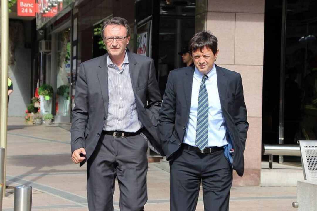 Els exaccionistes majoritaris de BPA, Higini i Ramon Cierco, sortint de l'entitat hores després de la intervenció de BPA el 2015.