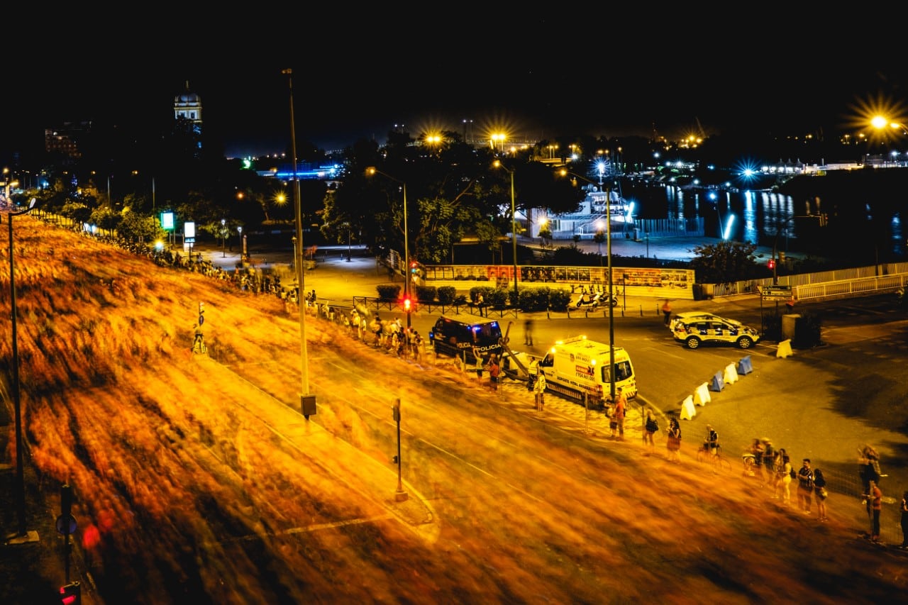 Imagen de archivo de la carrera Nocturna del Guadalquivir a su paso por la Glorieta de los Marineros Voluntarios