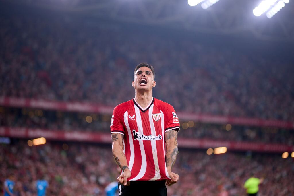 Dani García celebra frente a la grada de San Mamés su primer gol con la camiseta del Athletic, marcado este viernes al Almería