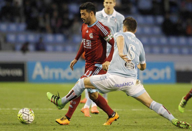 Carlos Vela, con el brazalete de capitán en Vigo