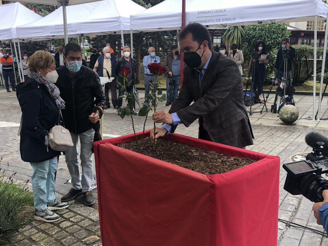 El Ayuntamiento de Ermua ha homenajeado a Miguel Angel Blanco