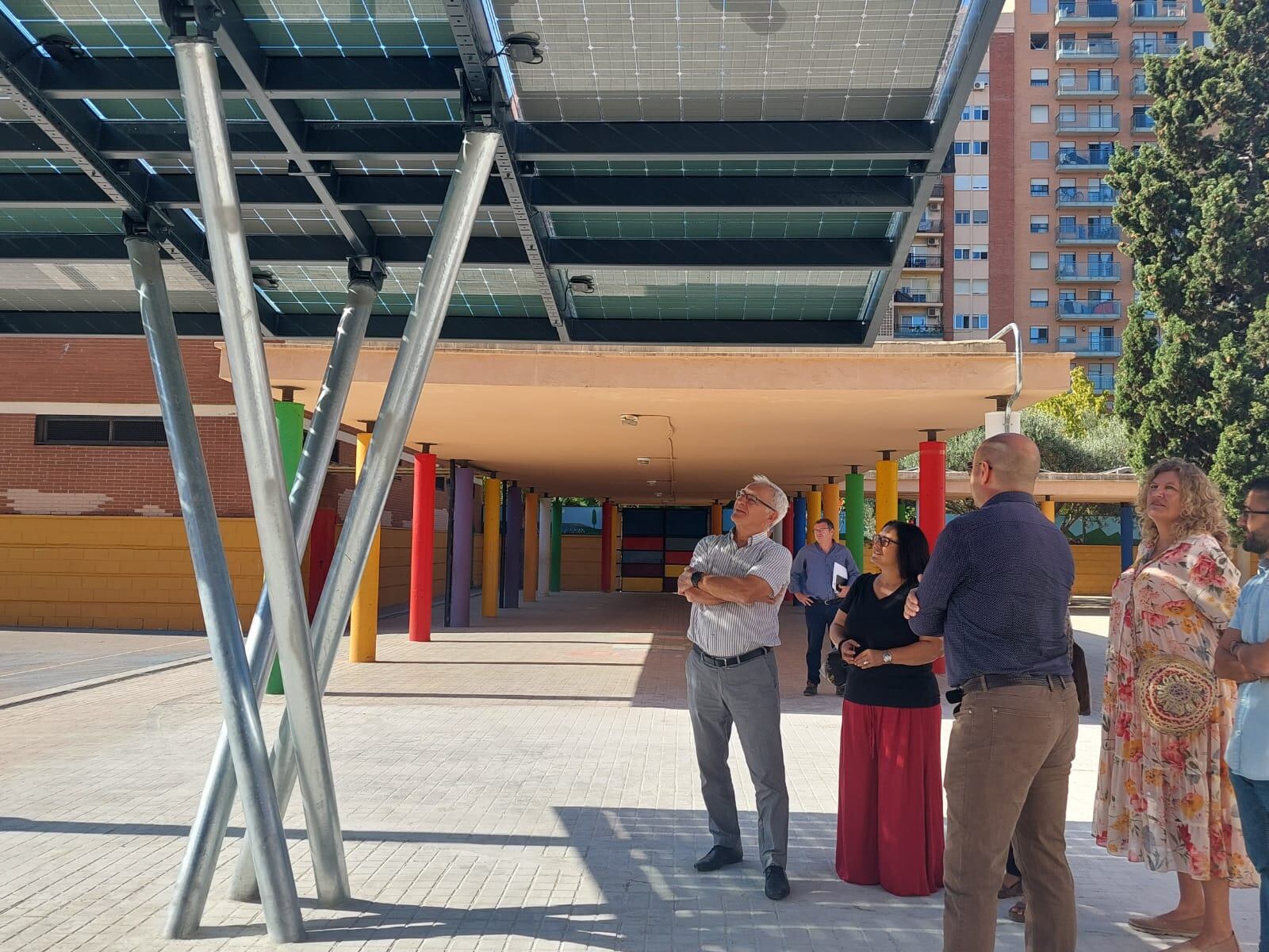 Joan Ribó durante la visita al CEIP Santiago Grisolía