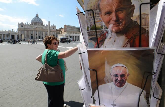 Cerca de un millón de peregrinos y turistas de todo el mundo asistirán a la canonización del papa Juan Pablo II y el papa Juan XXIII