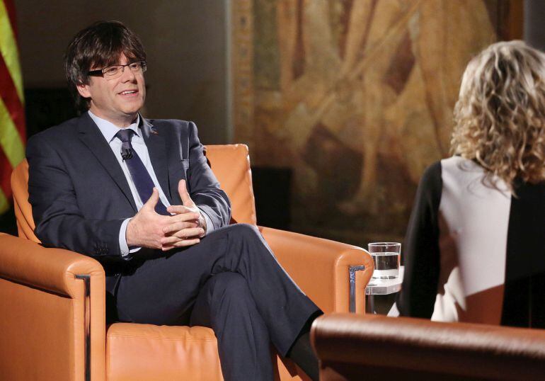 El president de la Generalitat, Carles Puigdemont, durante la entrevista en TV3