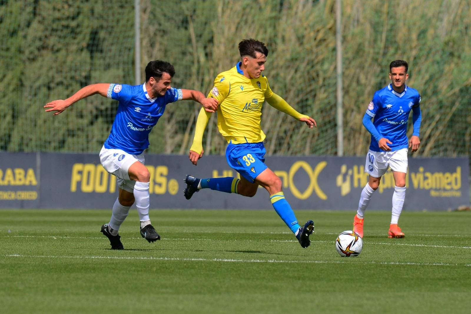 Imagen del partido entre el Cádiz B y el Xerez DFC