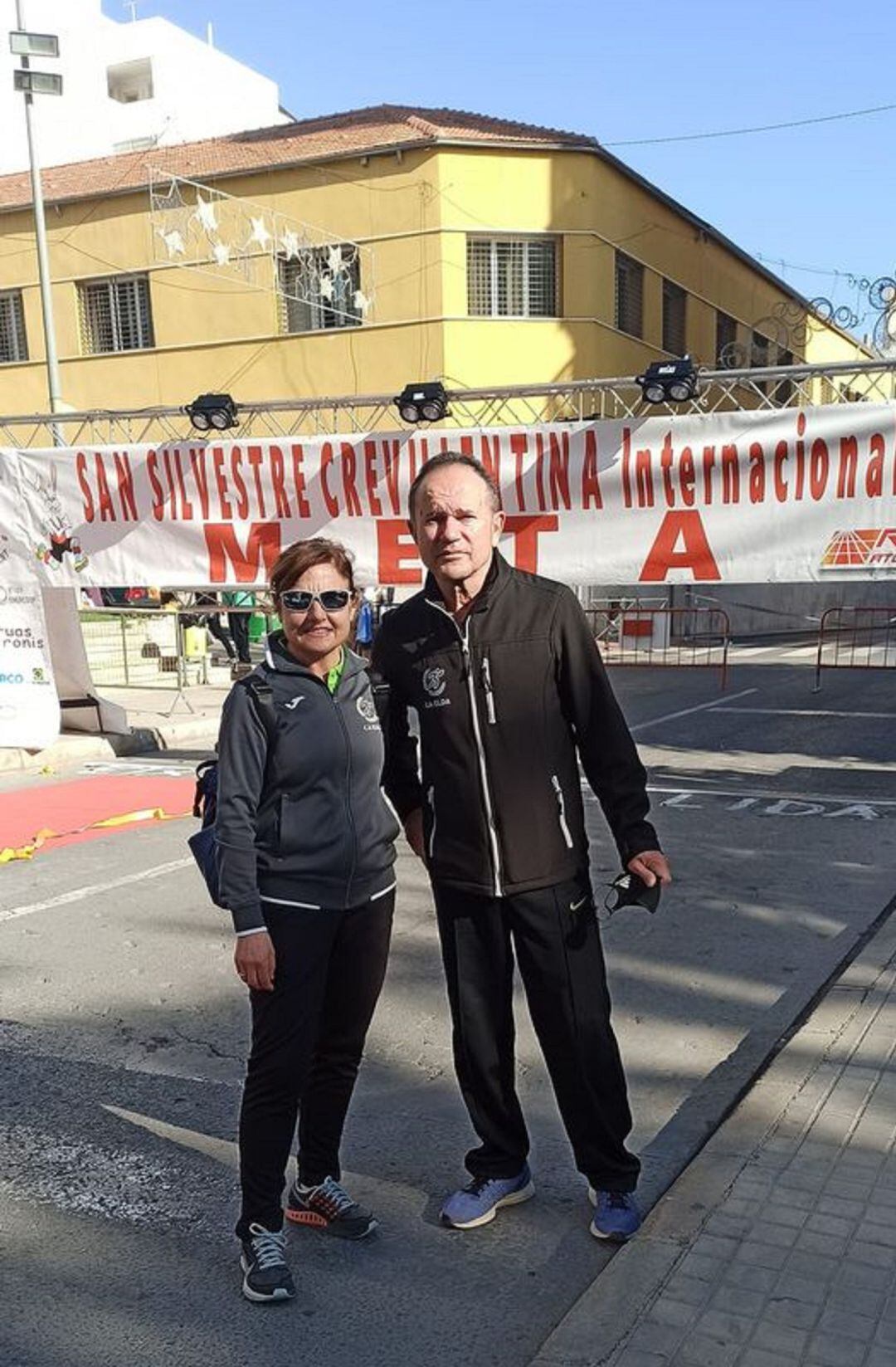 Paqui Tárraga y José Ferris disfrutaron de la San Silvestre Crevillentina