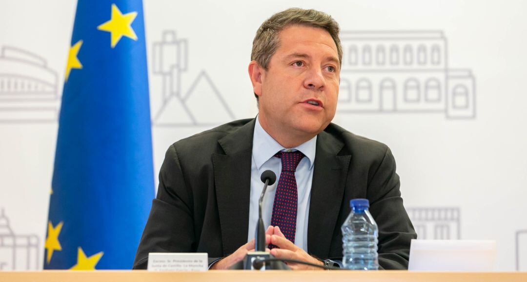 El presidente de Castilla-La Mancha, Emiliano García-Page, firma el protocolo para impulsar la implantación y desarrollo de una nueva área industrial en Puertollano