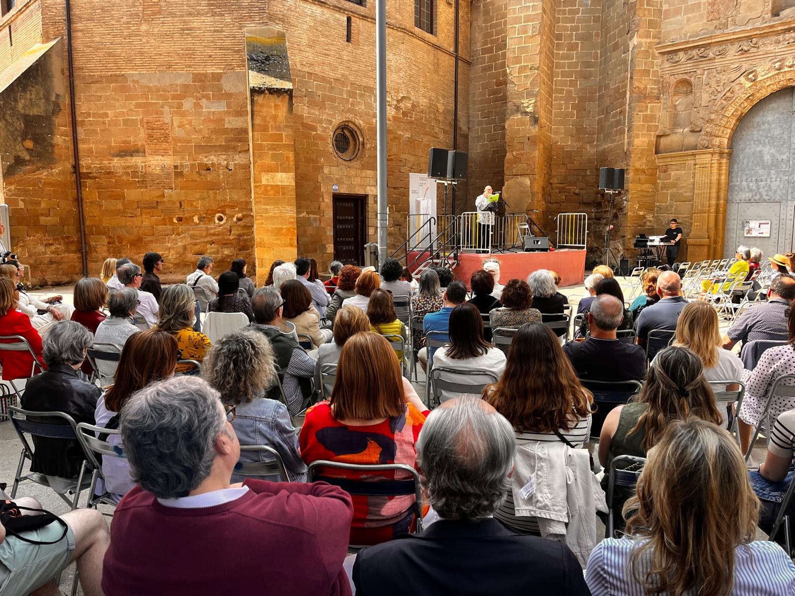 Sección Di-vinos y Di-versos.