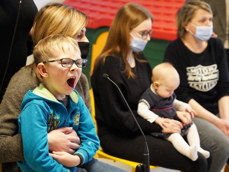 El perfil de las personas atendidas sigue siendo principalmente el de una mujer, el 52,7 % de los atendidos, con hijos a su cargo.