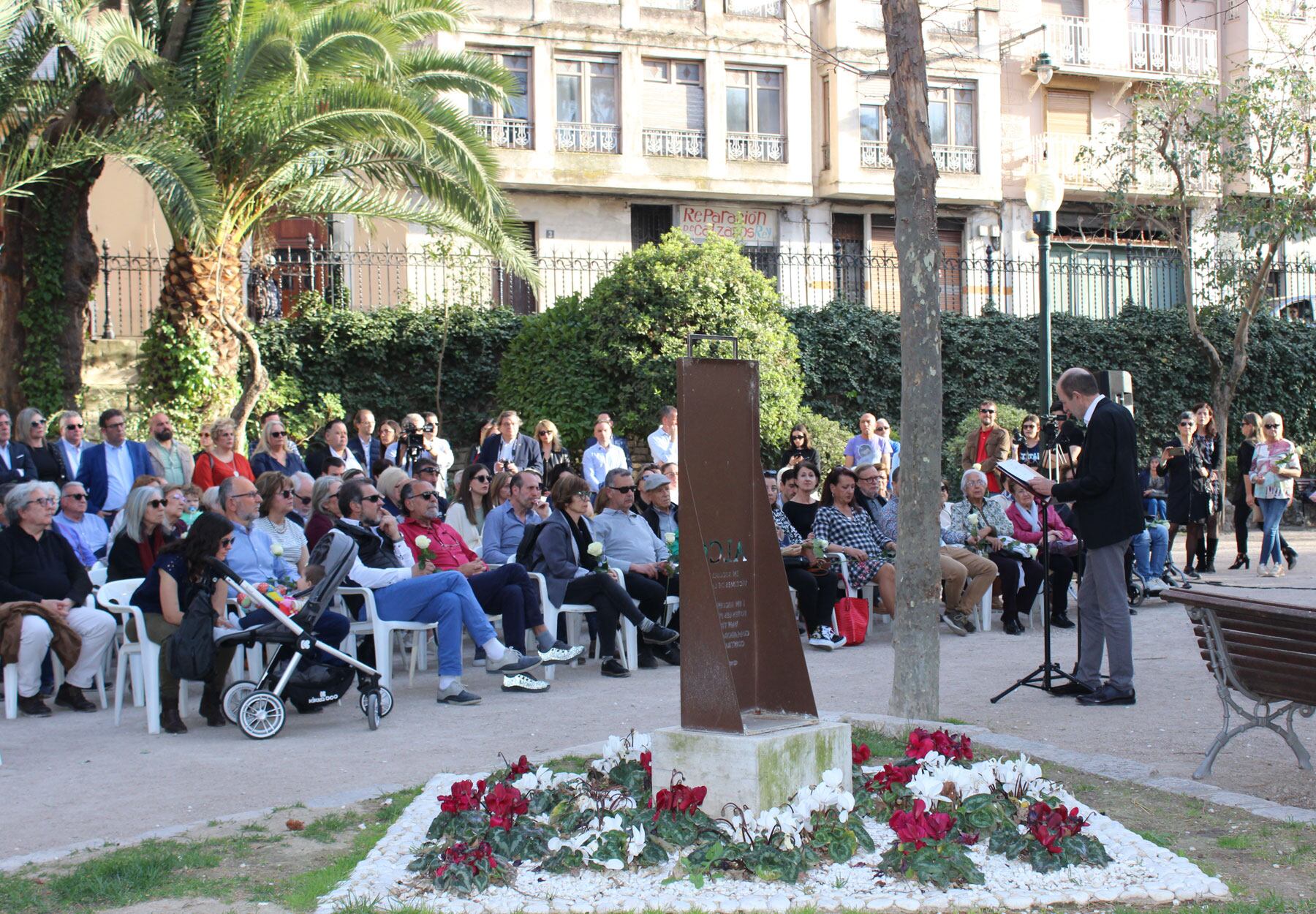 El también periodista Francesc Sempere ha querido participar en este acto de recuerdo a las víctimas, una de ellas su propio padre
