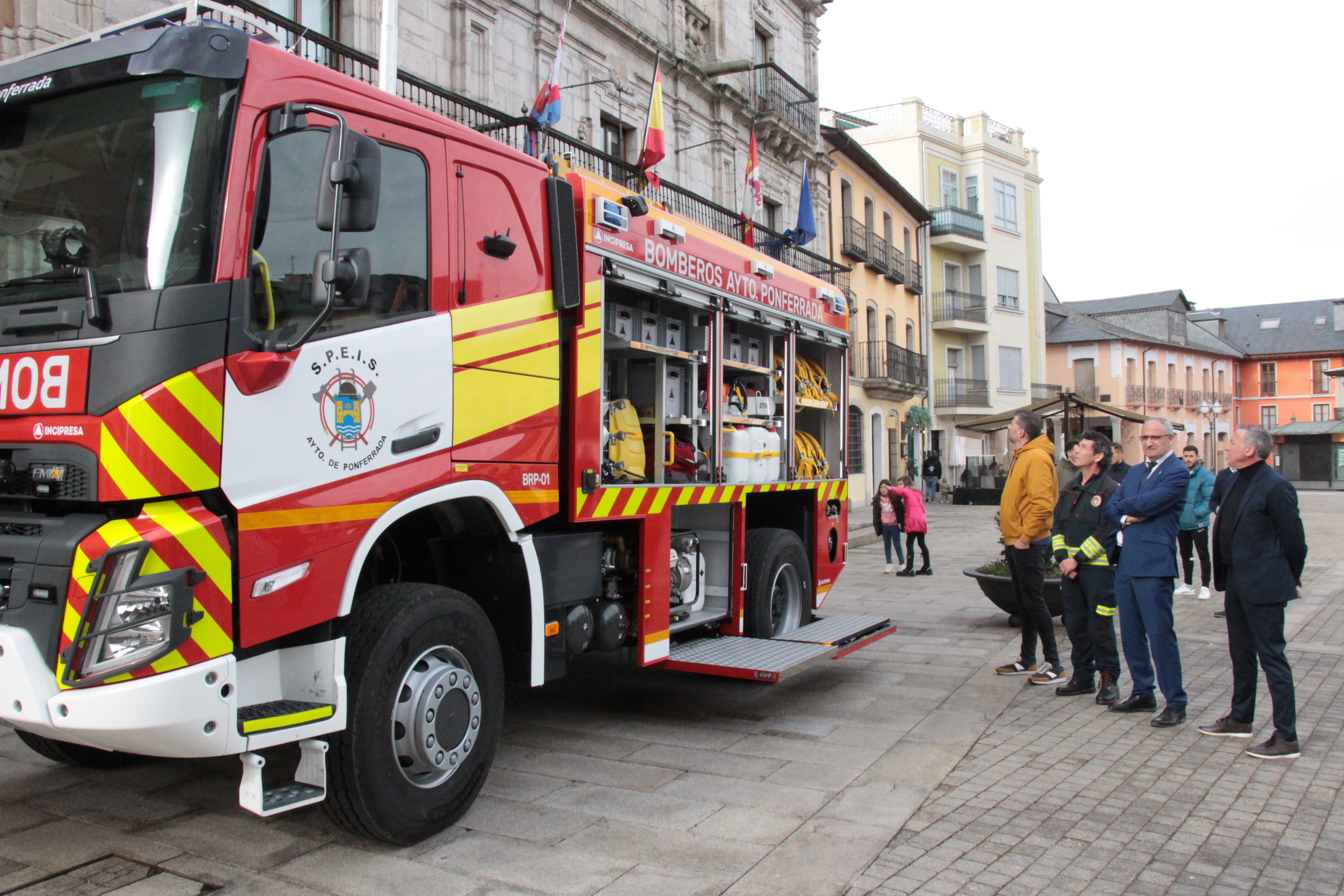 Nuevo vehículo autobomba