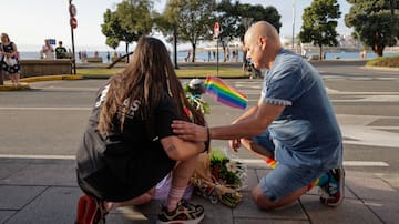 Emotivo recuerdo a Samuel Luiz entre lágrimas y música donde lo asesinaron