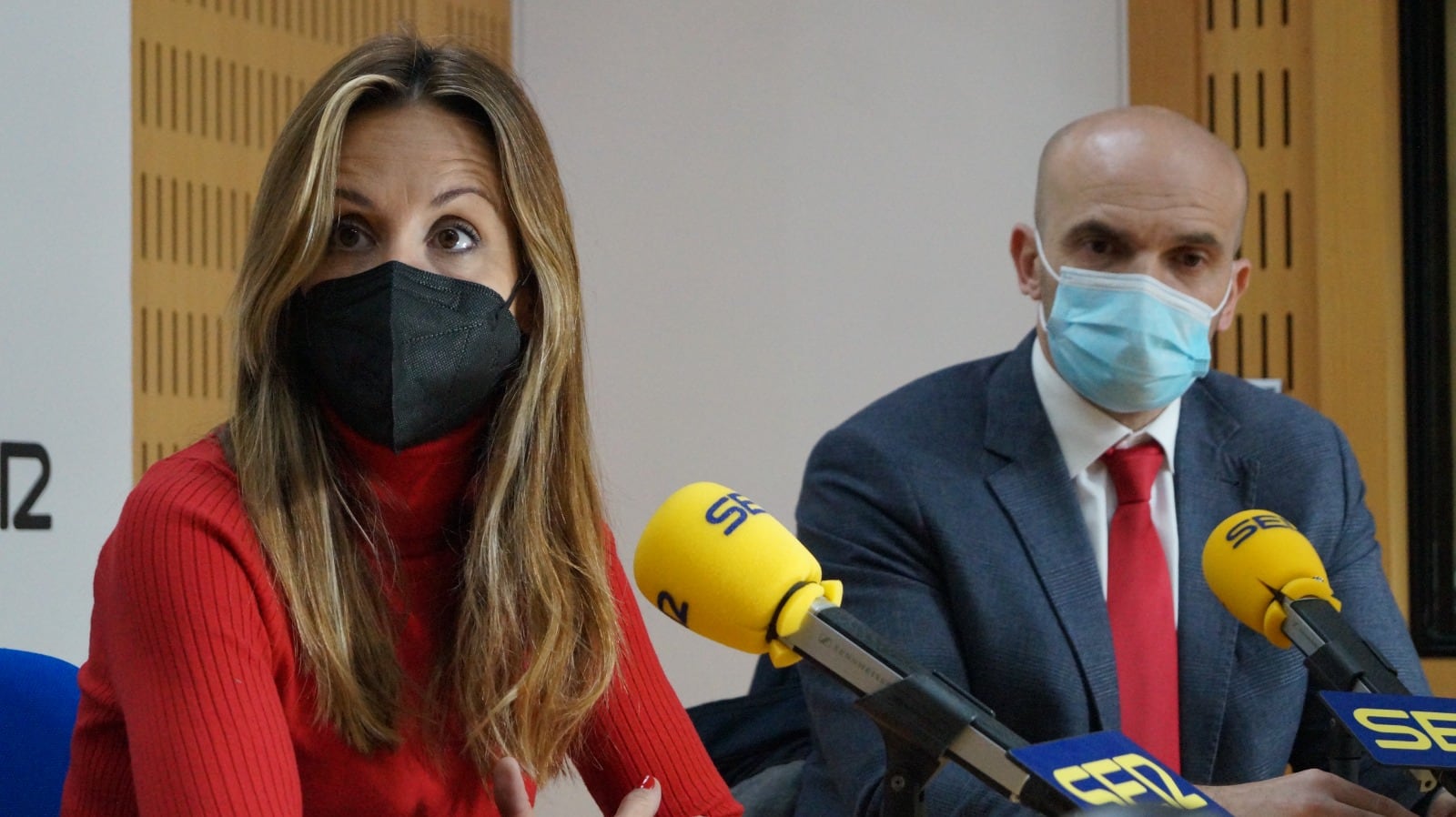 Esther Nevado y Enrique Lorca también se han referido a la brecha digital y a la forma de combatirla para que todos los vecinos puedan participar en este proyecto