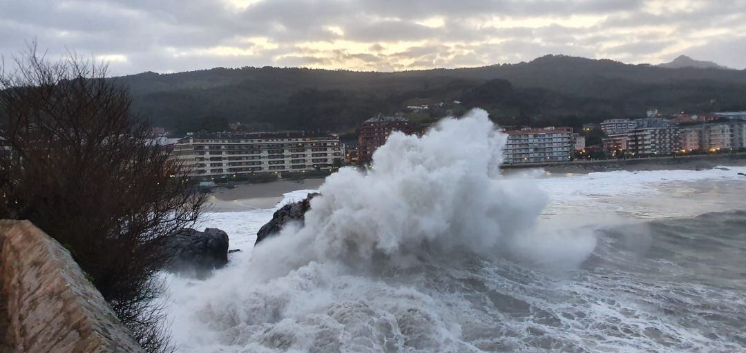 Temporal en Castro Urdiales (Cantabria)