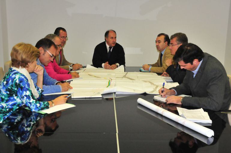 El alcalde de Algeciras, José Ignacio Landaluce preside una reunión técnica con Carreteras