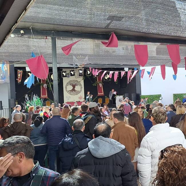 Acto en el patio festero