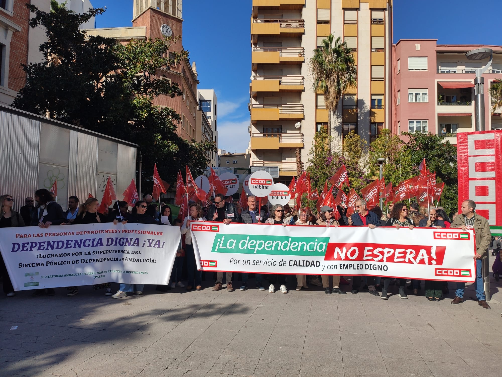 Concentración en Jaén capital para exigir mejoras en el servicio de la Dependencia a la Junta de Andalucía.