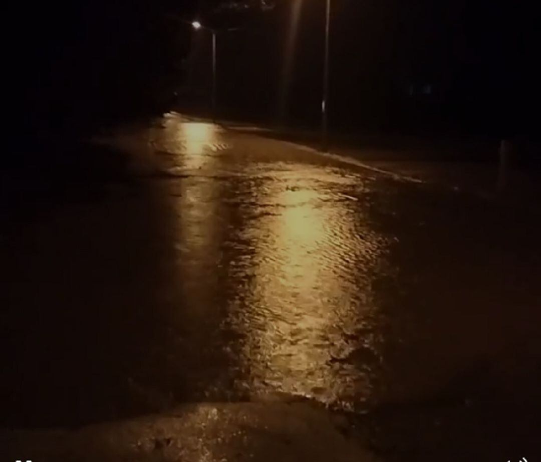 Calles anegadas en la pedanía lorquina de El Campillo.