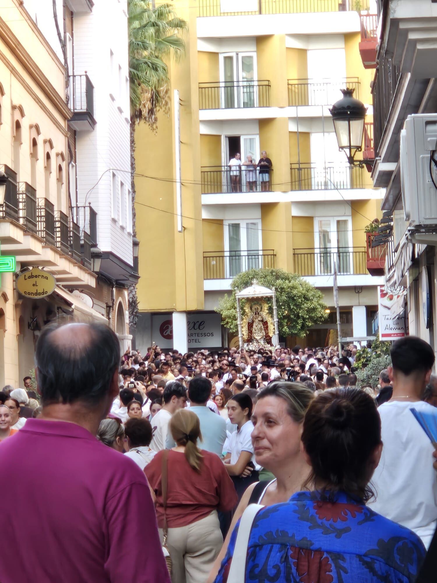 Traslado de la Virgen de Montemayor desde San Pedro al Sagrado Corazón de Jesús en el Polvorín, Isla Chica (Huelva)