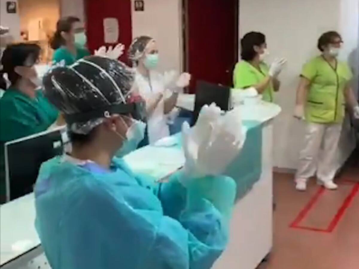 Primera alta médica tras pasar el coronavirus en el Hospital Rafael Méndez de Lorca