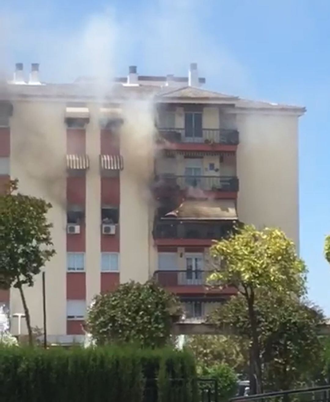 Imagen de la vivienda afectada por el incendio, difundida en redes sociales