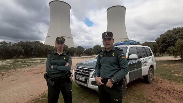 Patrulla Guardia Civil junto a la Central Nuclear de Trillo